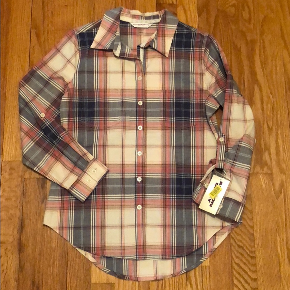 NWT long sleeve plaid pattern button up